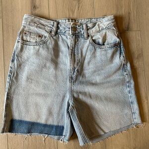 PacSun 90s Boyfriend Denim Shorts Size 27 High Rise Raw Hem. Women’s Size 4.